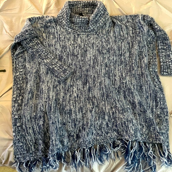 Oversized turtle neck sweater / poncho - Picture 2 of 2